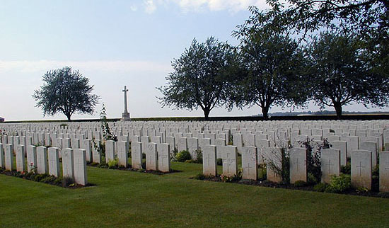 World War I Cemetery from www.firstworldwar.com/today/graphics/02caterpillarvalleycem03.jpg