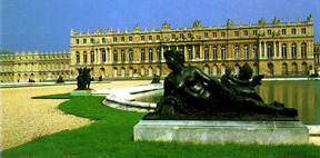 Bassin. Source=http://www.cnam-versailles.fr/versailles/chateau-vers/jardins-chateau.html